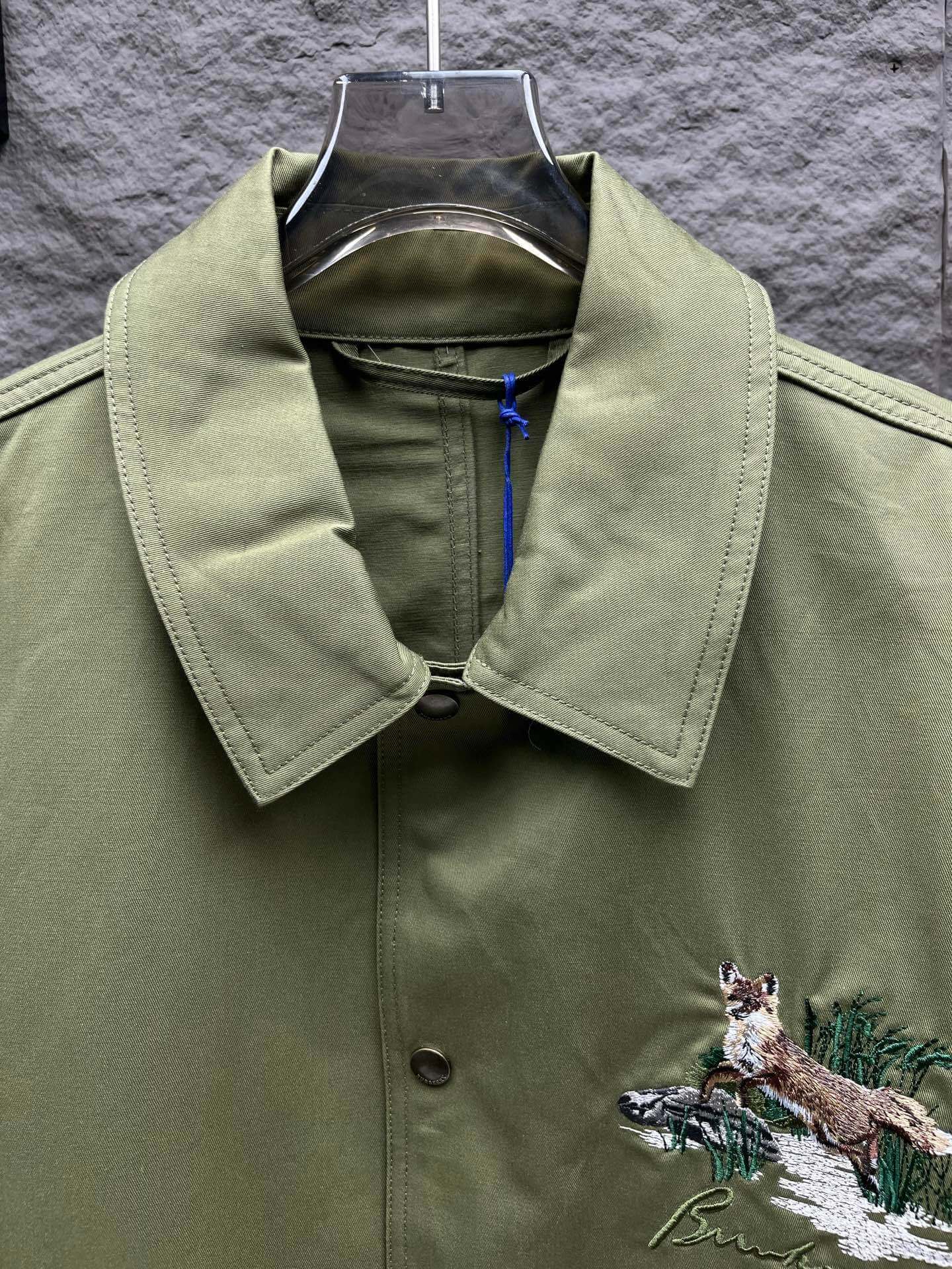 Burberry–Style Green Field Jacket with Deer & Landscape Embroidery – Green - Image 4