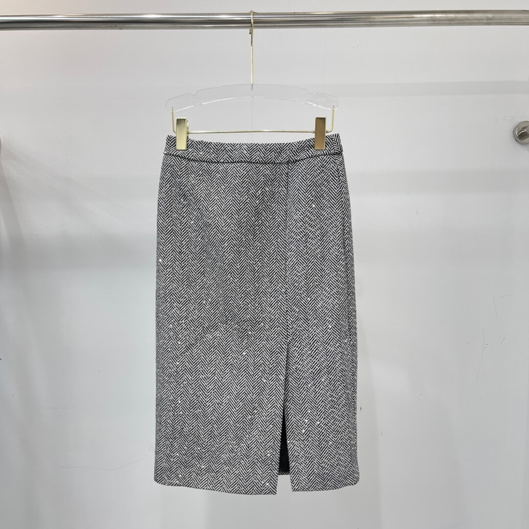 Chanel Black & White Tweed Jacket and Skirt Set - Image 4