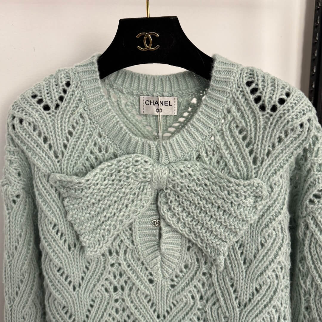 Chanel Green Bow Cut-Out Long-Sleeved Knit Sweater - Image 2