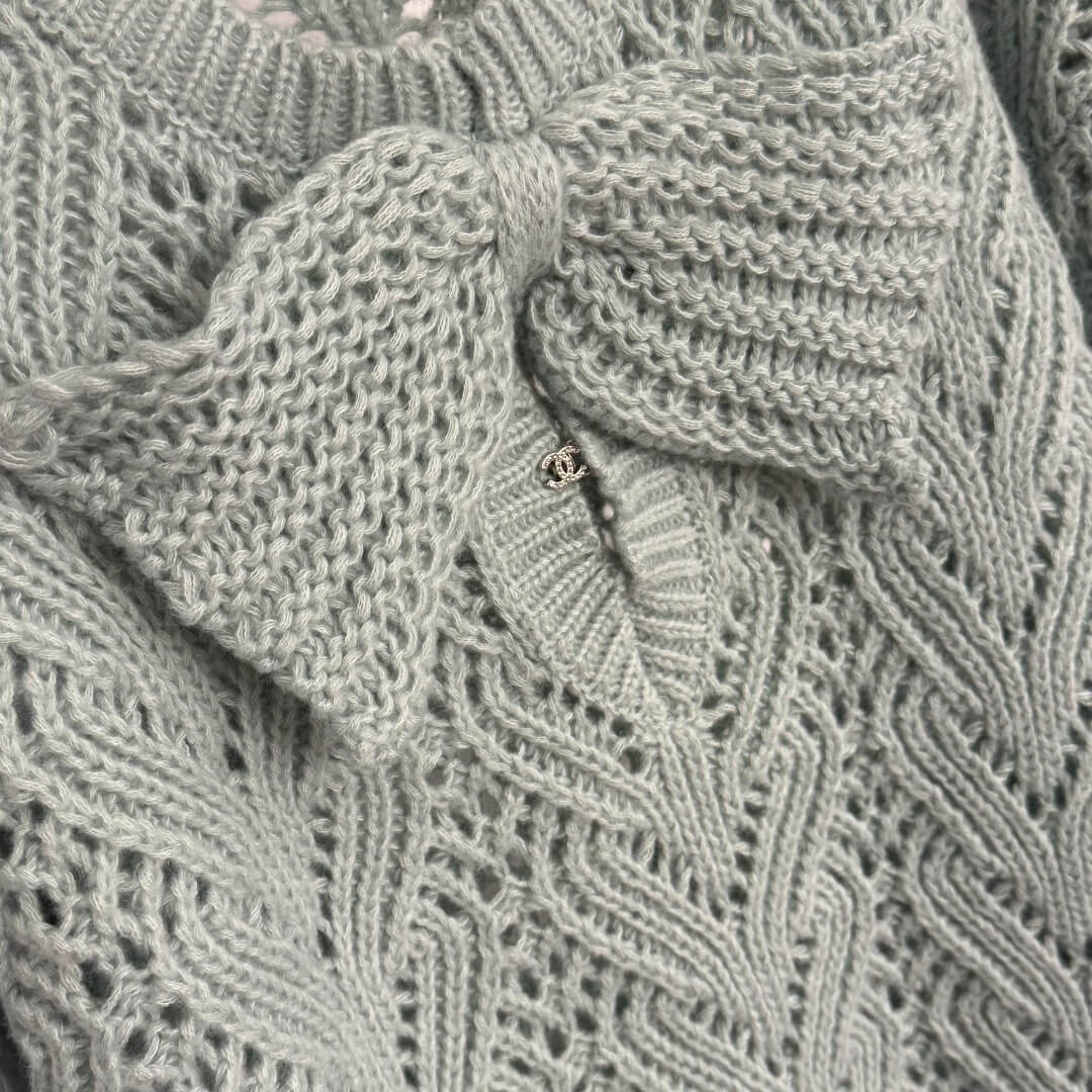 Chanel Green Bow Cut-Out Long-Sleeved Knit Sweater - Image 4