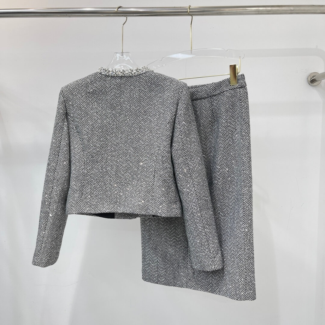 Chanel Black & White Tweed Jacket and Skirt Set - Image 7