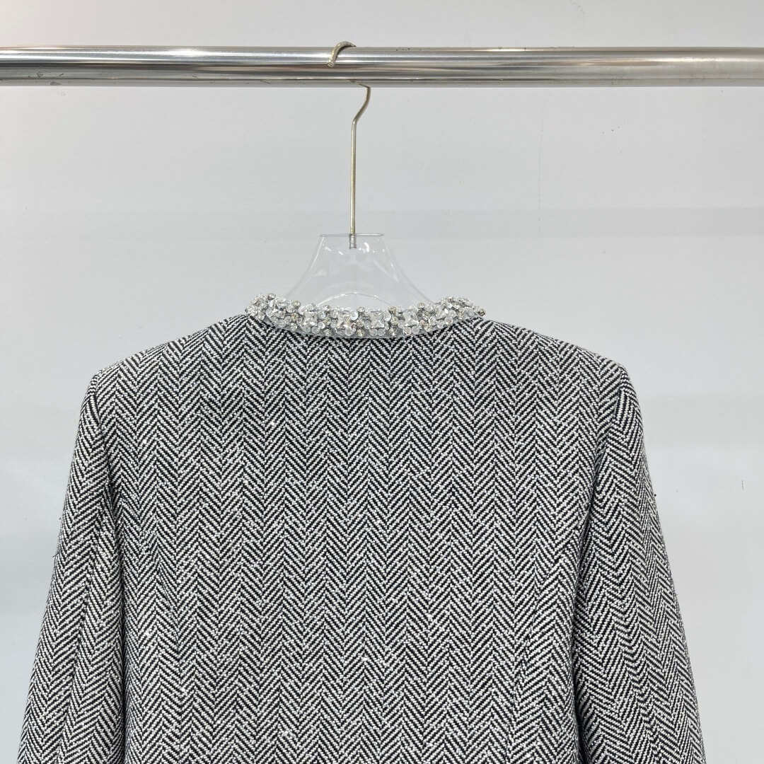 Chanel Black & White Tweed Jacket and Skirt Set - Image 11