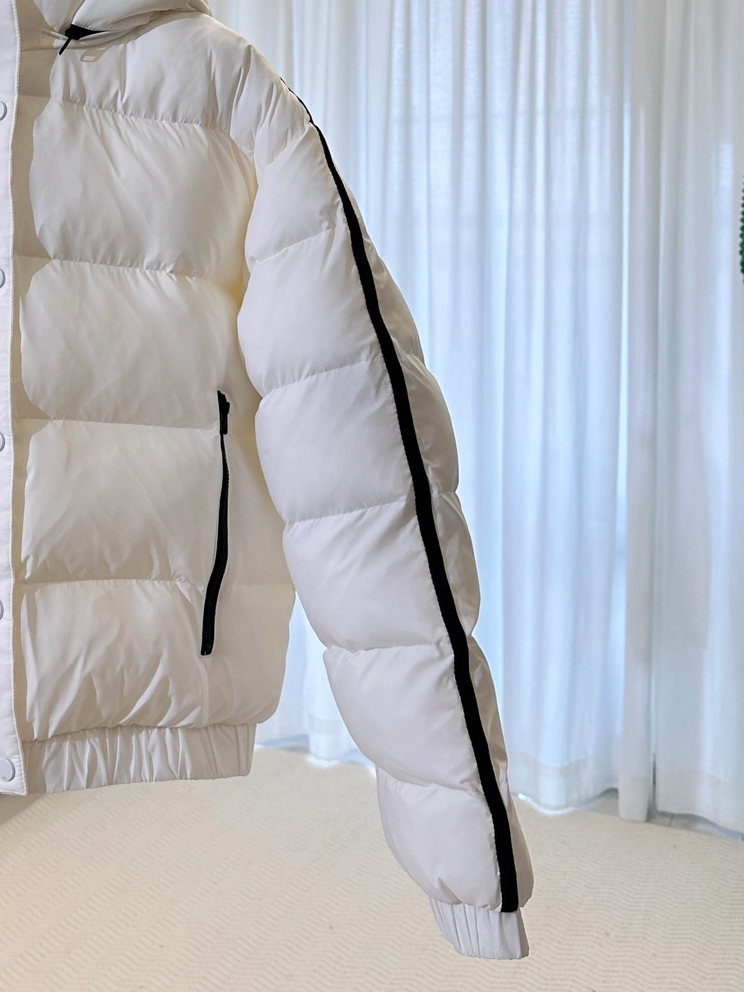 Alo Yoga Aspen Love Cotton-Padded Puffer Jacket – White - Image 4