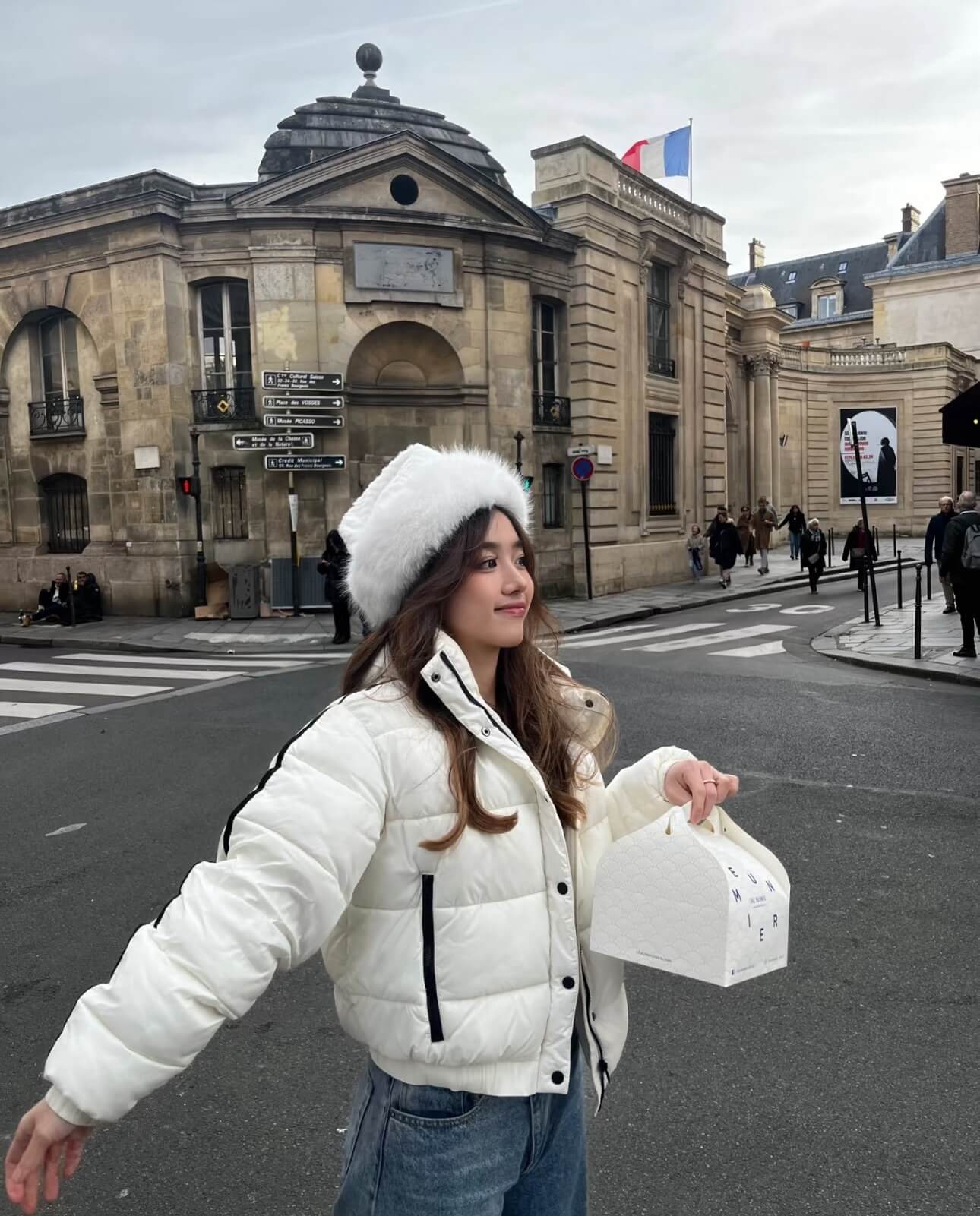 Alo Yoga Aspen Love Cotton-Padded Puffer Jacket – White - Image 9