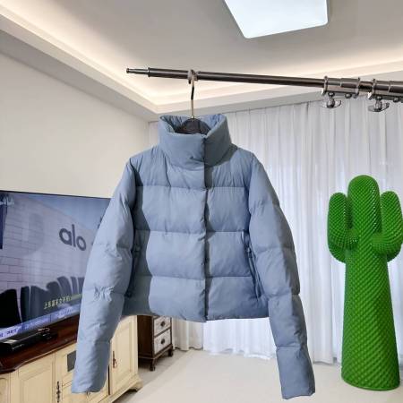 Alo Yoga Cropped Puffer Jacket – Light Blue