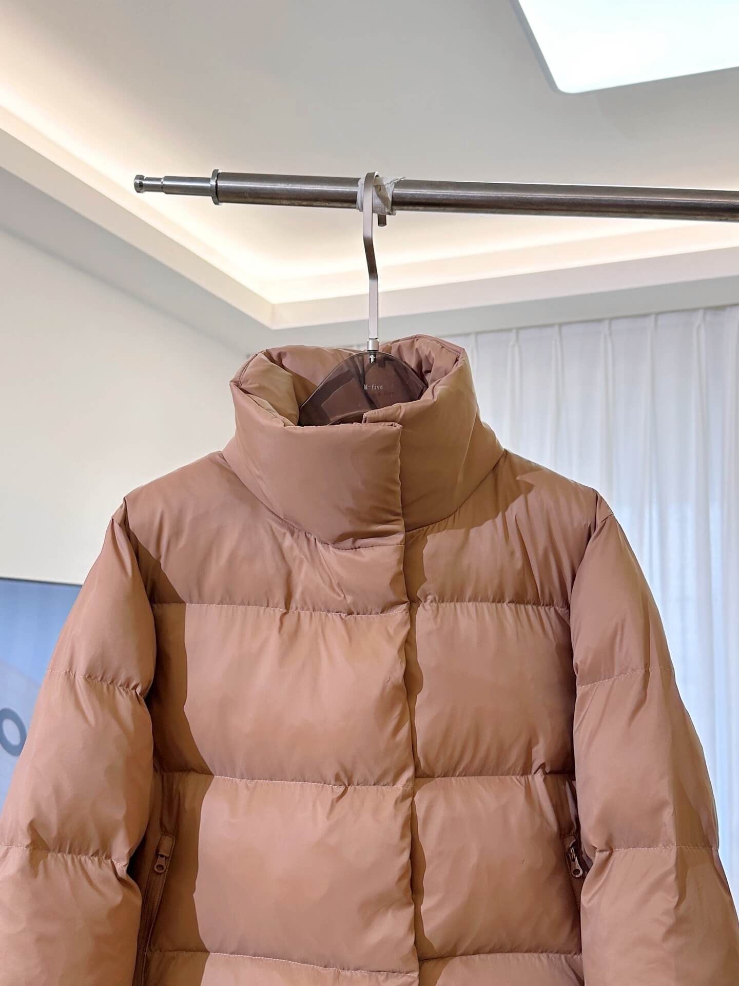 Alo Yoga Cropped Puffer Jacket – Brown - Image 5