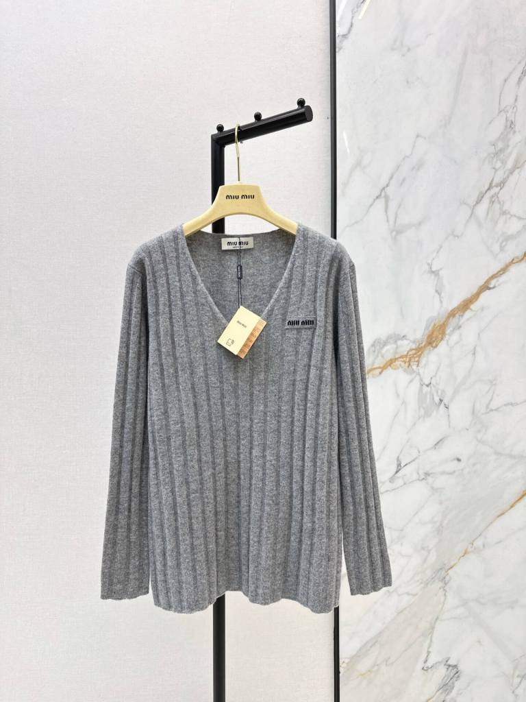 Miu Miu Ribbed Cashmere V-Neck Cardigan – Soft Grey