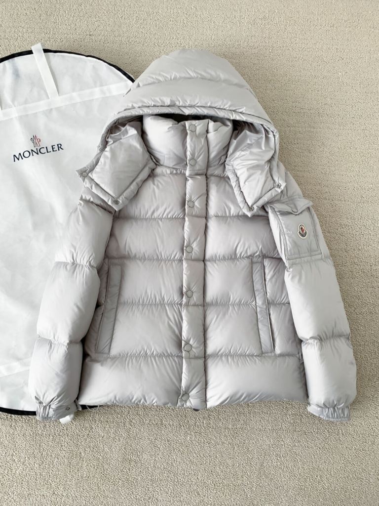 Moncler Maya 70 Puffer Jacket – Light Grey