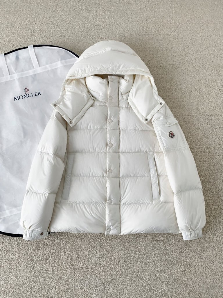 Moncler Vezere Short Hooded Down Jacket – White
