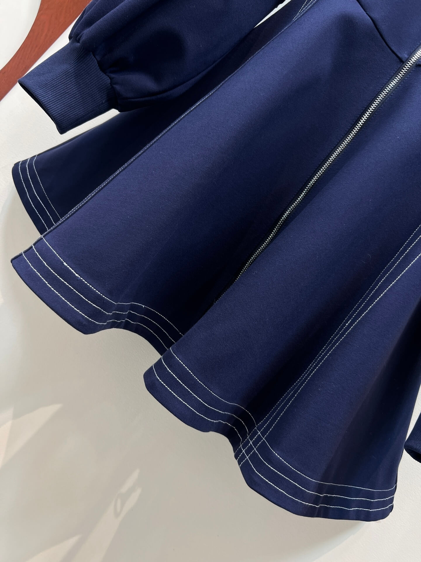 Louis Vuitton Contrast Stitch Zip-Up Hooded Parka – Navy with White Topstitch - Image 5