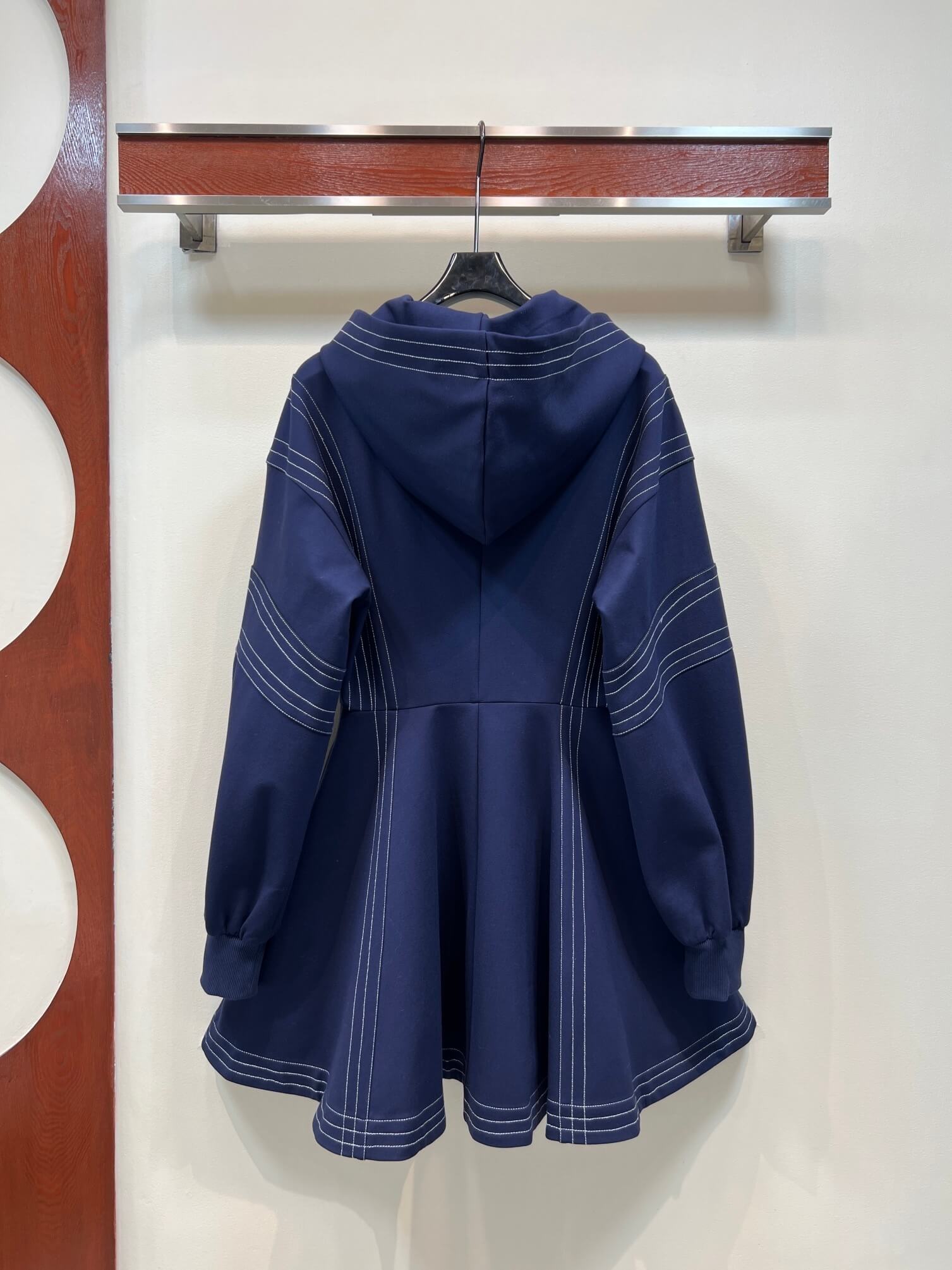 Louis Vuitton Contrast Stitch Zip-Up Hooded Parka – Navy with White Topstitch - Image 6