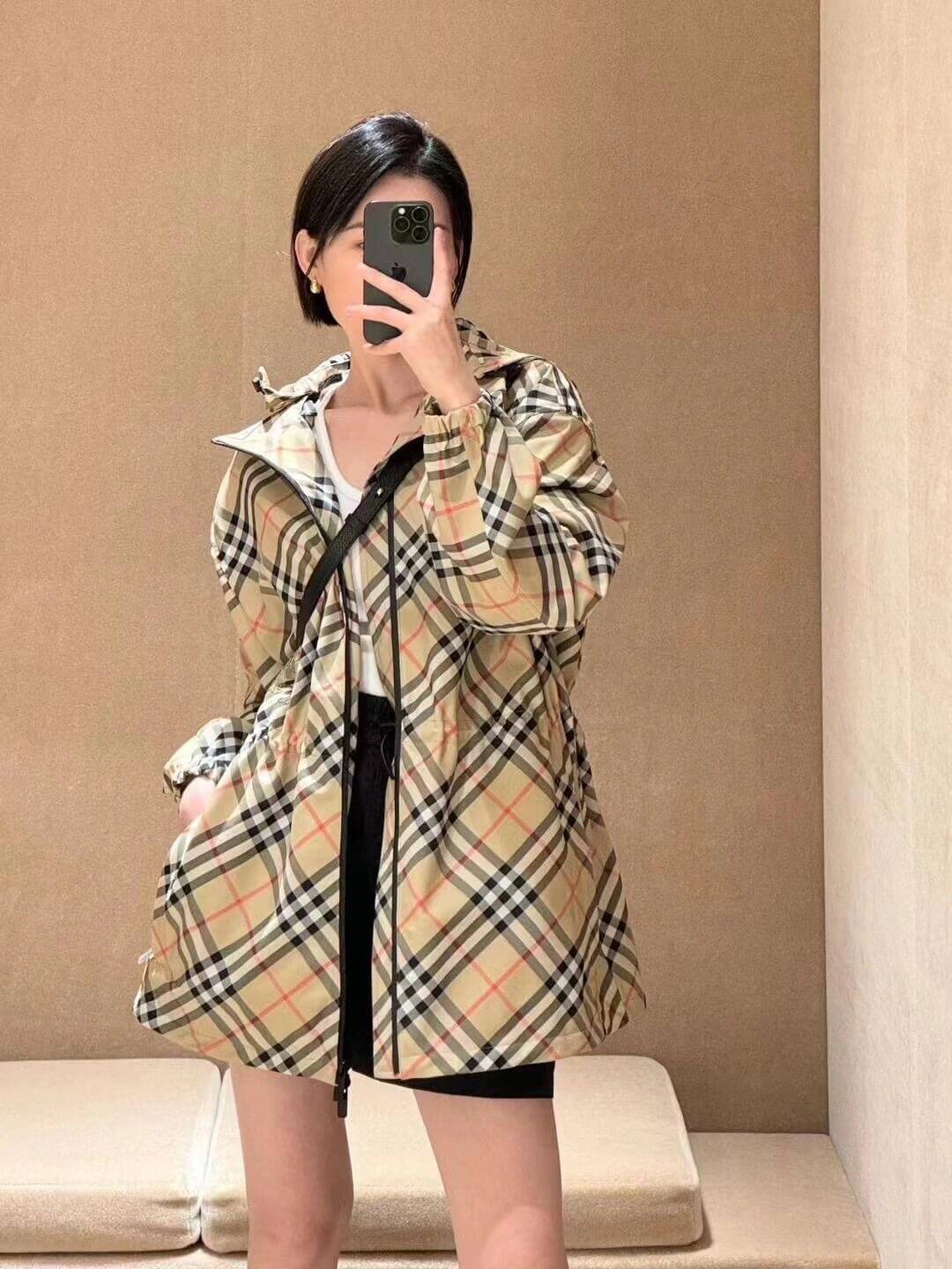 Burberry Vintage Check Hooded Jacket - Image 19