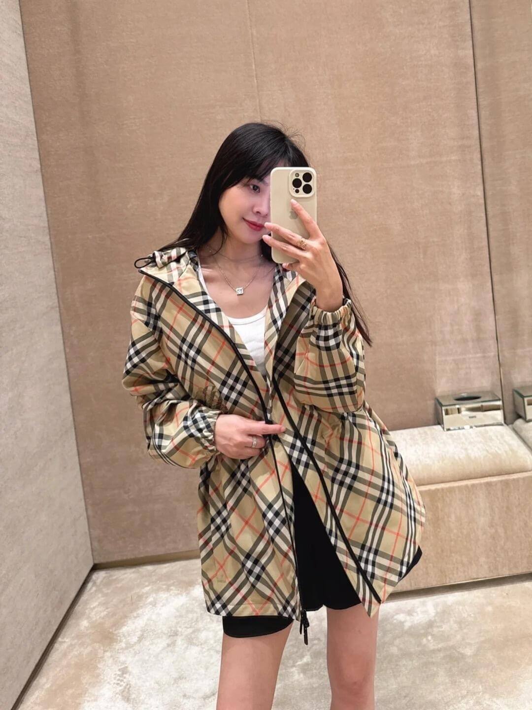 Burberry Vintage Check Hooded Jacket - Image 17