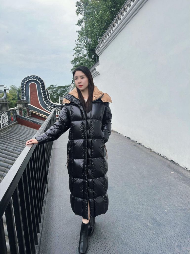 Moncler Taito Long Down Jacket in Black