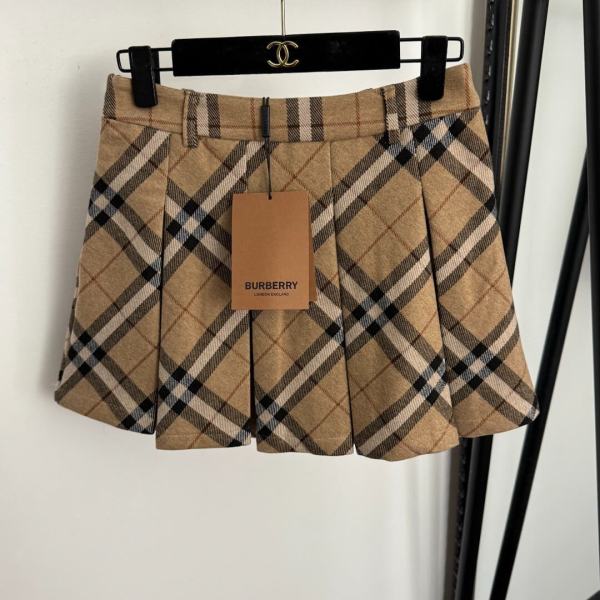 Burberry Vintage Check Pleated Mini Skirt – Khaki & Black