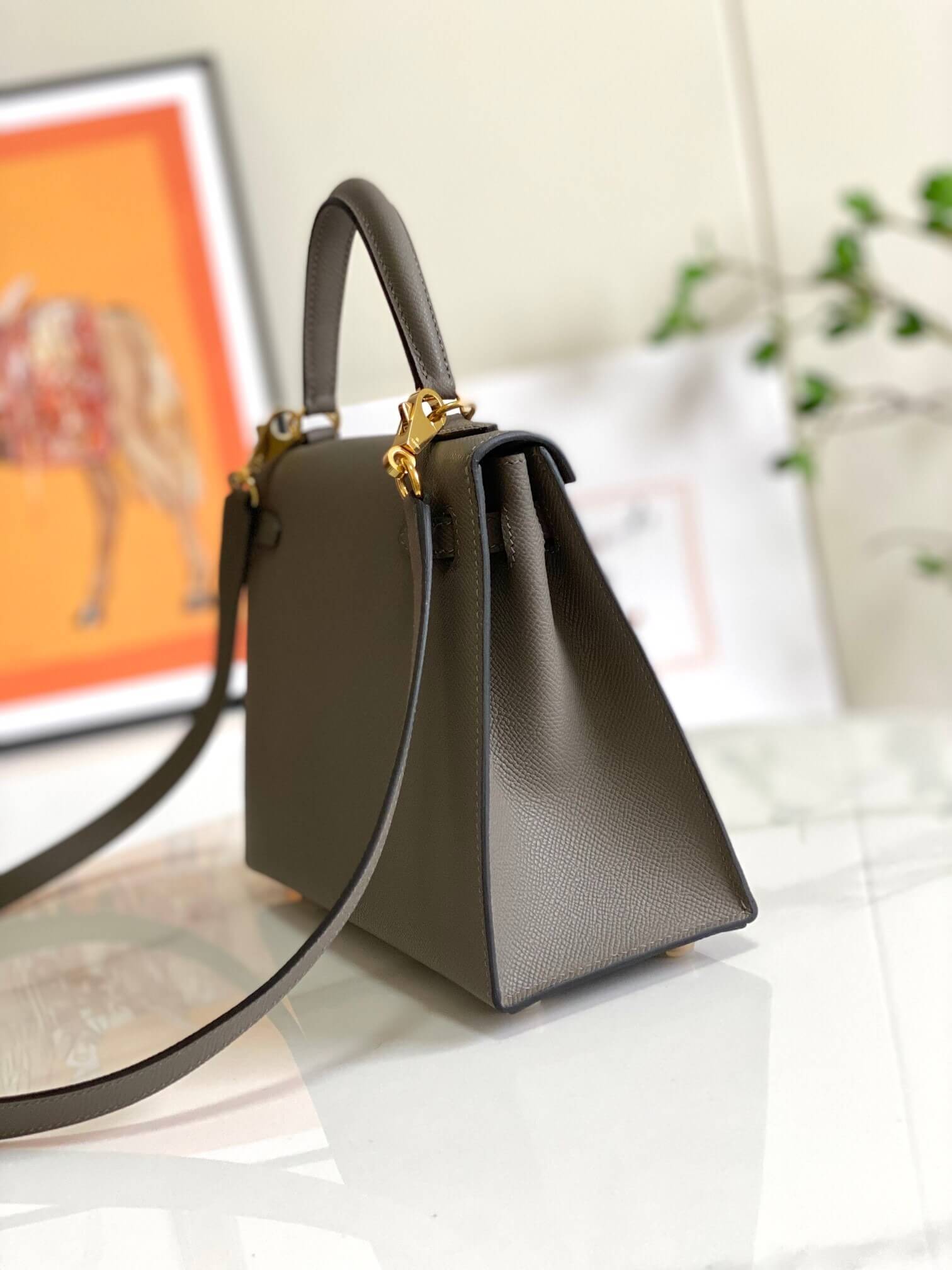 Hermès Kelly 25 Sellier Bag in Étain Epsom Leather with Gold Hardware – Grey - Image 7