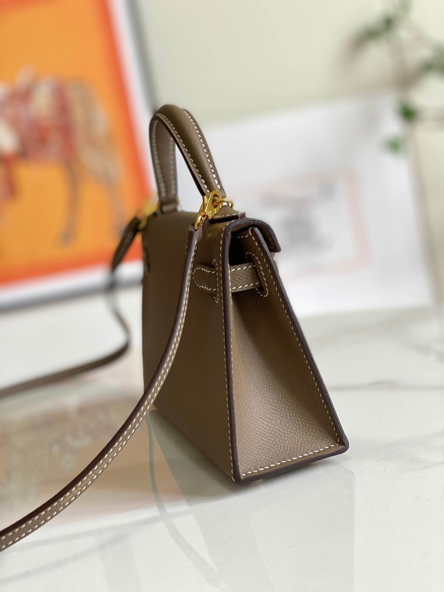 Hermès Kelly 25 Sellier Bag in Étain Epsom Leather with Gold Hardware – Grey - Image 7