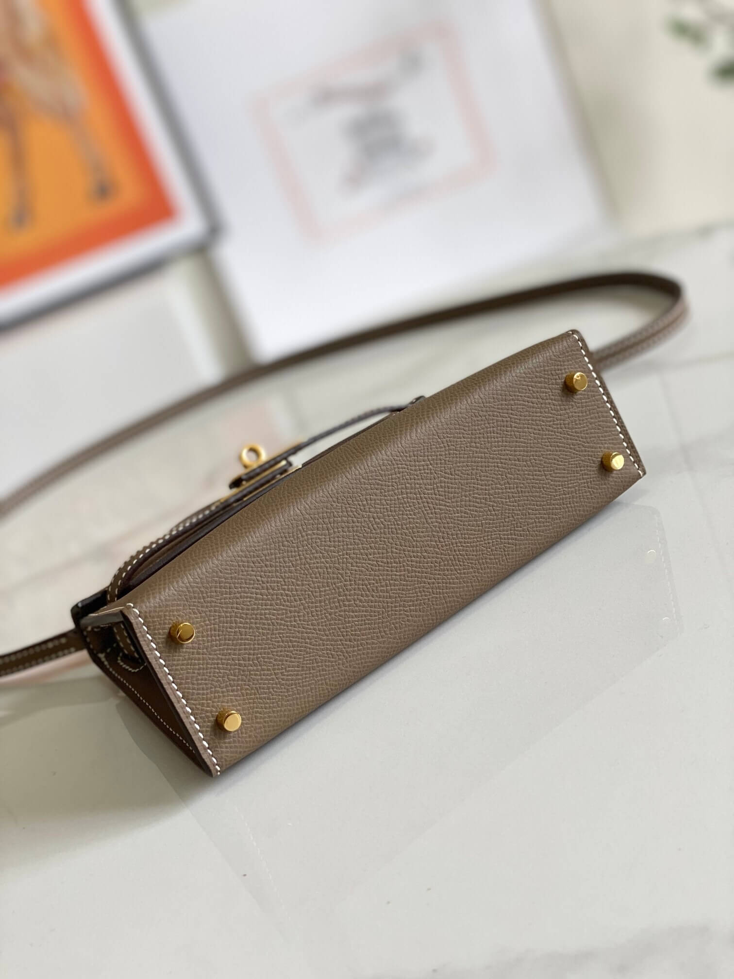 Hermès Kelly 25 Sellier Bag in Étain Epsom Leather with Gold Hardware – Grey - Image 6