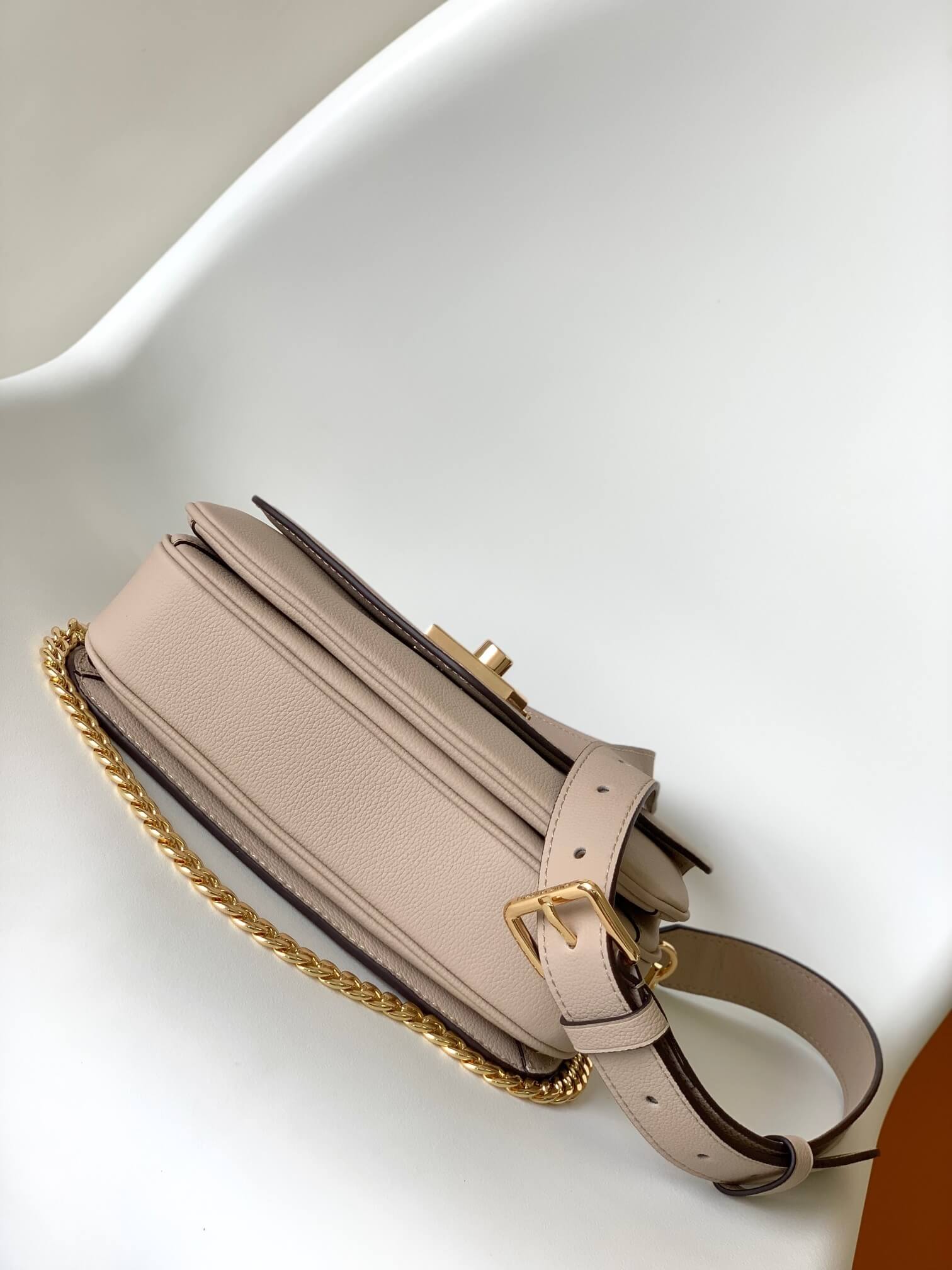 Louis Vuitton Lockmeto Chain Bag in Greige Grained Calfskin Leather - Image 7