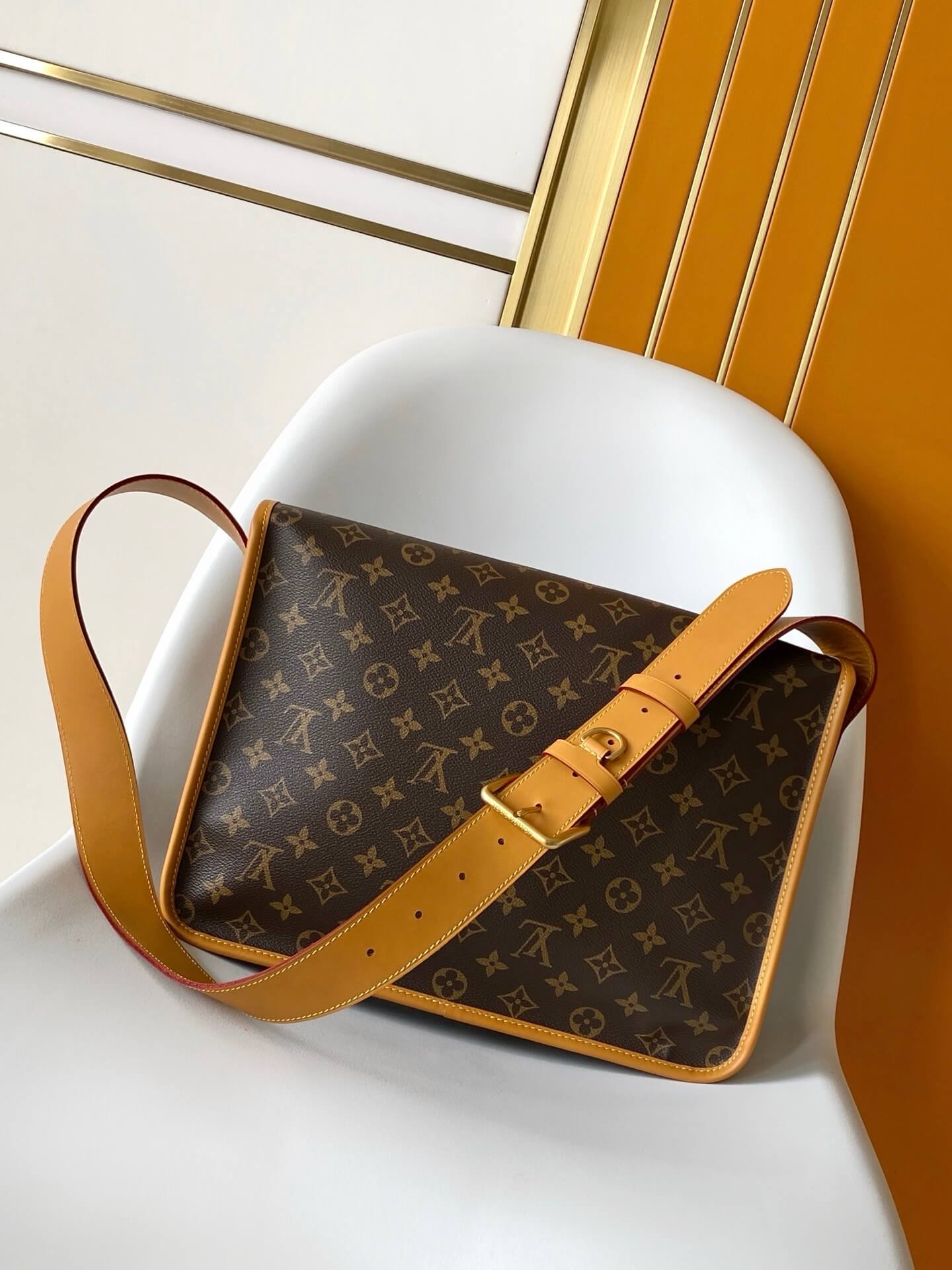 Louis Vuitton Gibecière Messenger Bag in Brown Monogram Canvas - Image 8