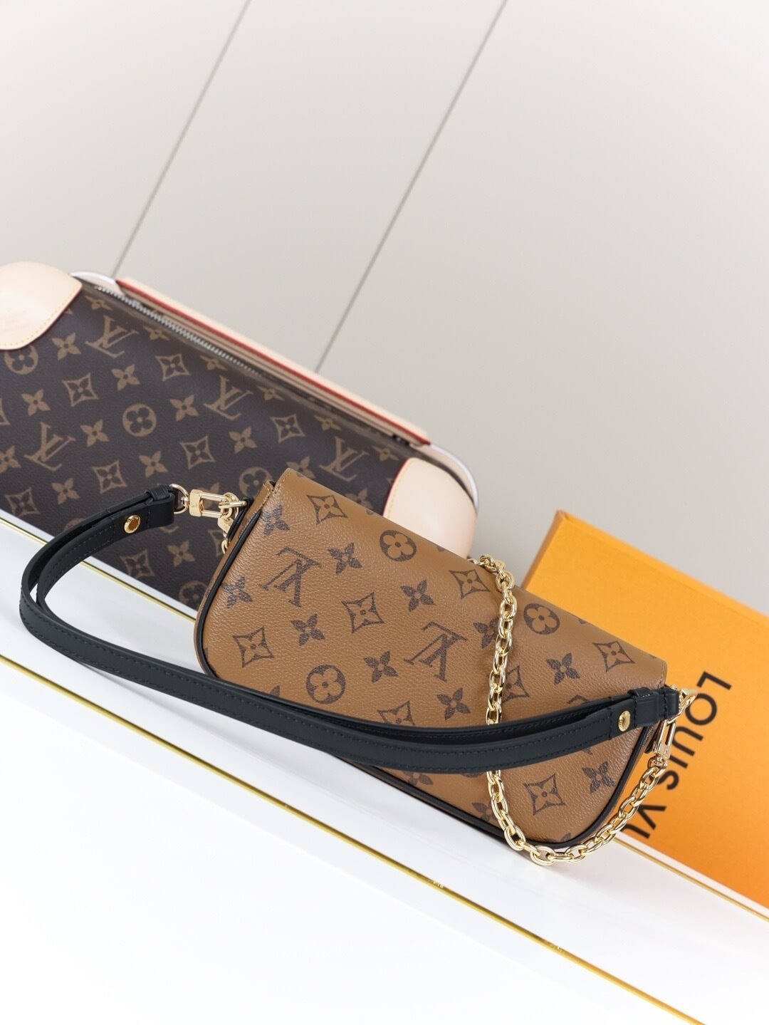 Louis Vuitton Wallet On Chain Ivy, Monogram & Monogram Reverse Canvas - Image 4