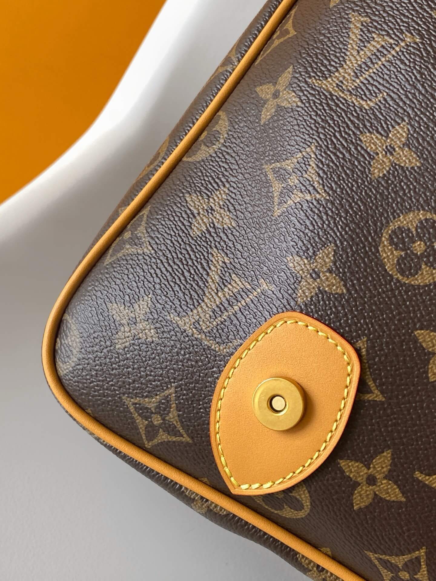 Louis Vuitton Gibecière Messenger Bag in Brown Monogram Canvas - Image 5