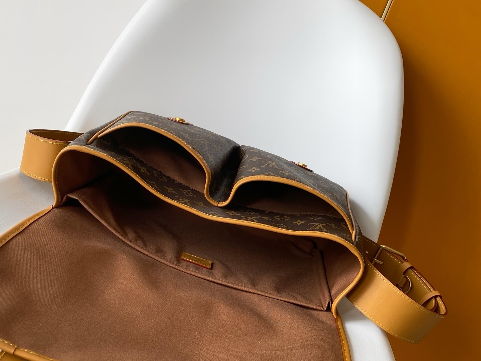 Louis Vuitton Gibecière Messenger Bag in Brown Monogram Canvas - Image 2