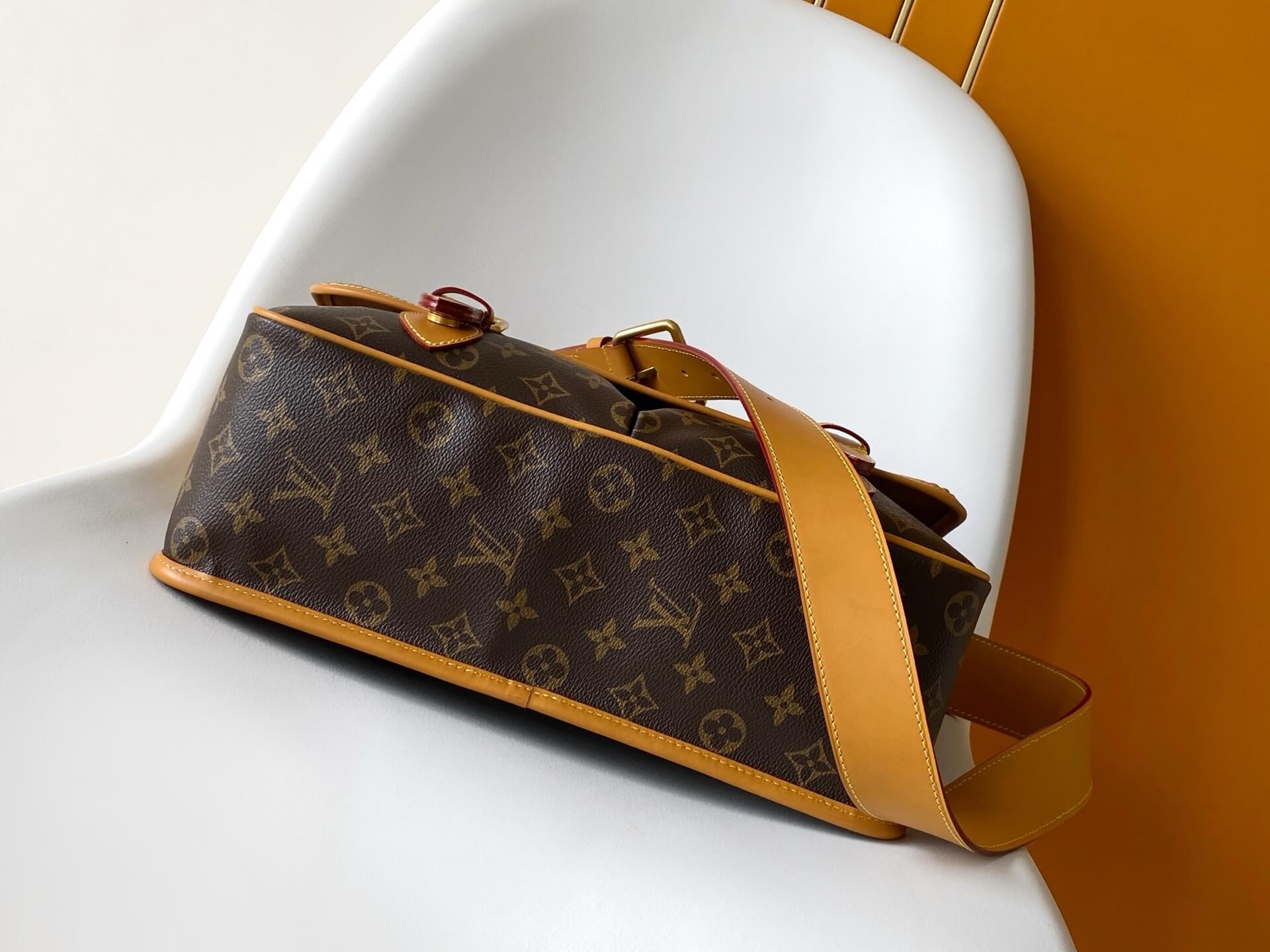 Louis Vuitton Gibecière Messenger Bag in Brown Monogram Canvas - Image 3