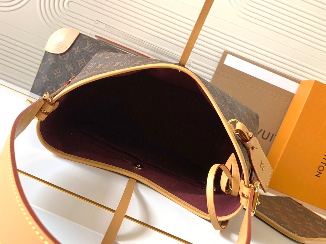 Louis Vuitton CarryAll MM Monogram Canvas Shoulder Bag - Image 7