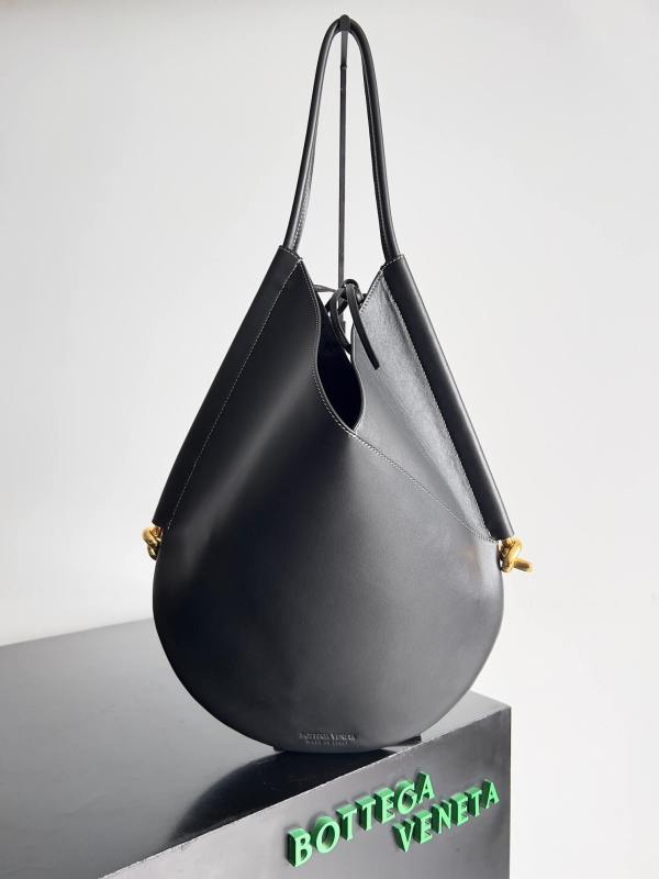 Bottega Veneta Sardine Medium Leather Hobo Bag – Black