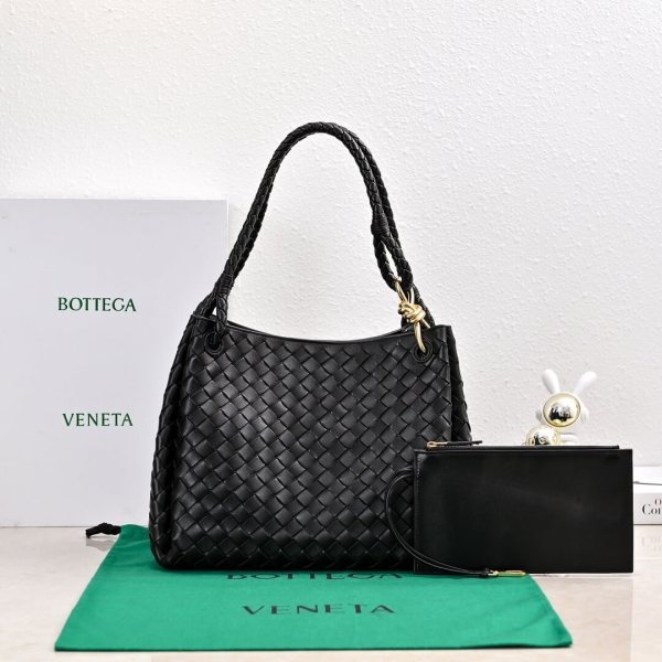 Bottega Veneta Medium Intrecciato Leather Hop Shoulder Bag in Black with Pouch