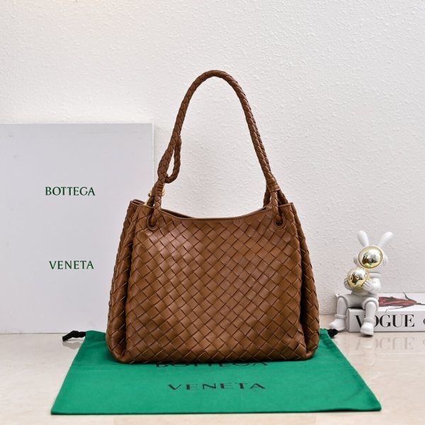 Bottega Veneta Parachute Shoulder Bag in Caramel Brown Intrecciato Leather