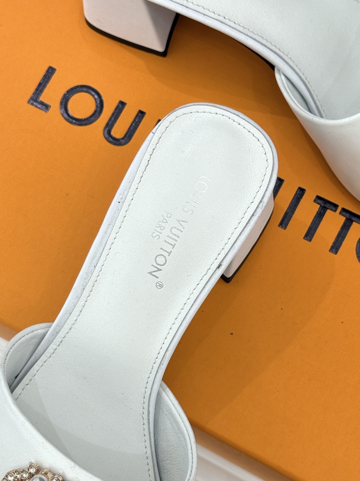 Louis Vuitton White Leather LV Crystal-Emblem Square-Heel Mules - Image 3