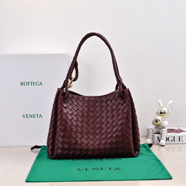 Bottega Veneta Medium Andiamo Shoulder Bag in Barolo Burgundy Intrecciato Leather