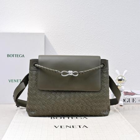 Bottega Veneta Medium Andiamo Intrecciato Leather Top Handle Bag – Olive Green