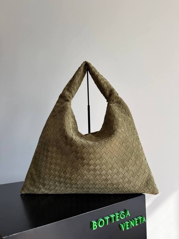 Bottega Veneta Large Hop Bag in Olive Suede – A Masterclass in Luxury and Craftsmanship
