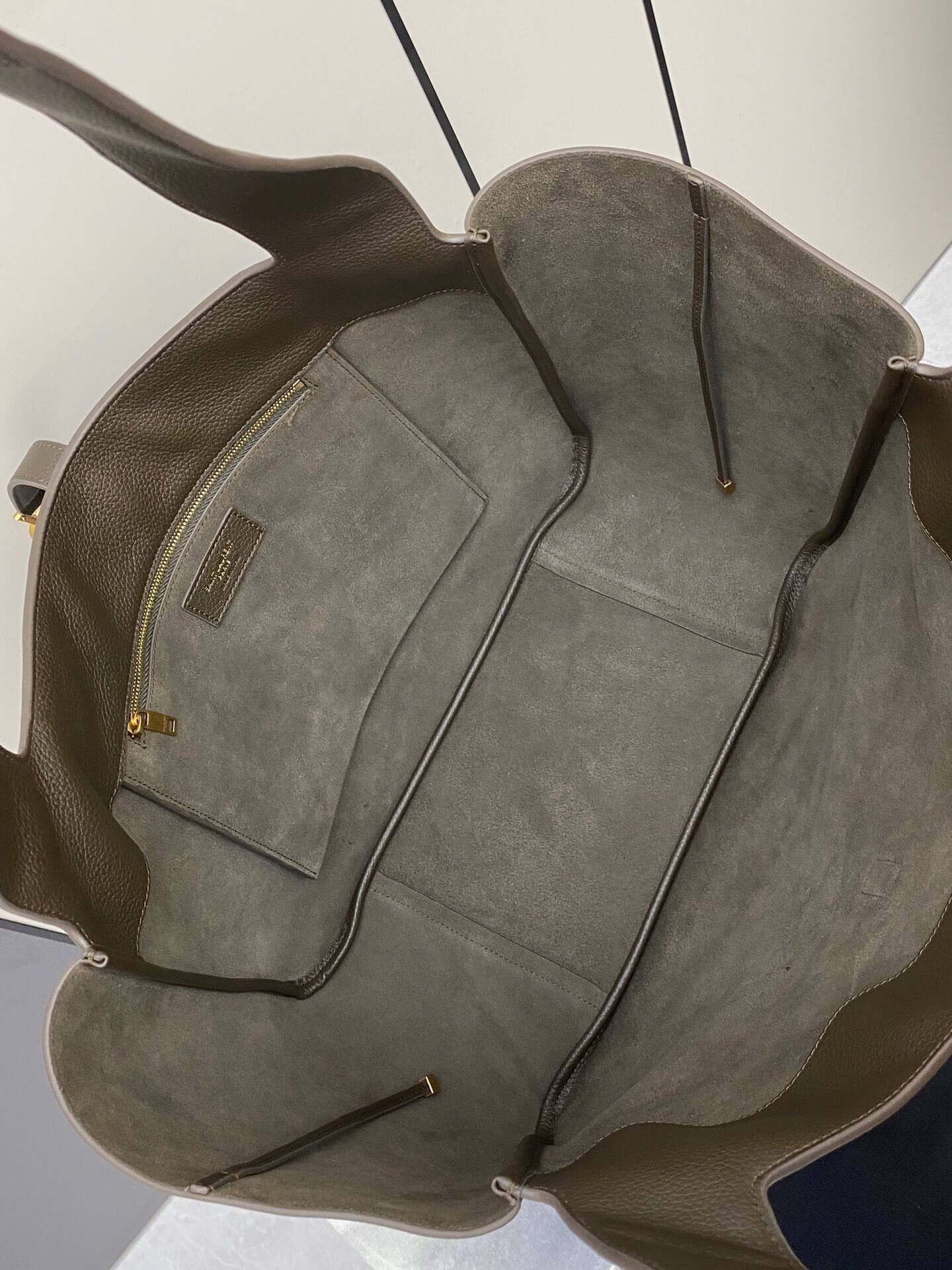 Saint Laurent LE 5 À 7 Large Soft Hobo Bag – Grained Leather in Khaki Green - Image 5
