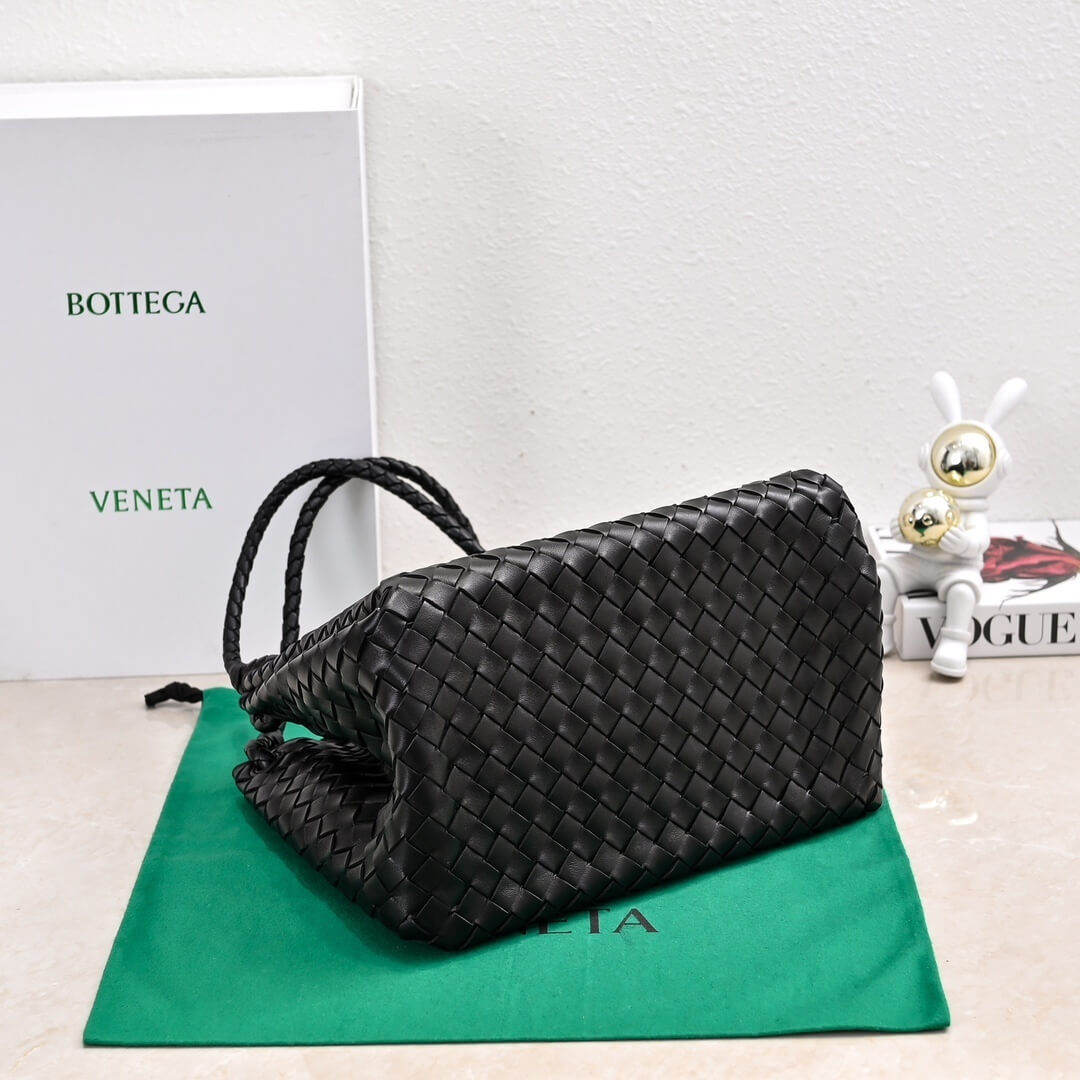 Bottega Veneta Medium Intrecciato Leather Hop Shoulder Bag in Black with Pouch - Image 4