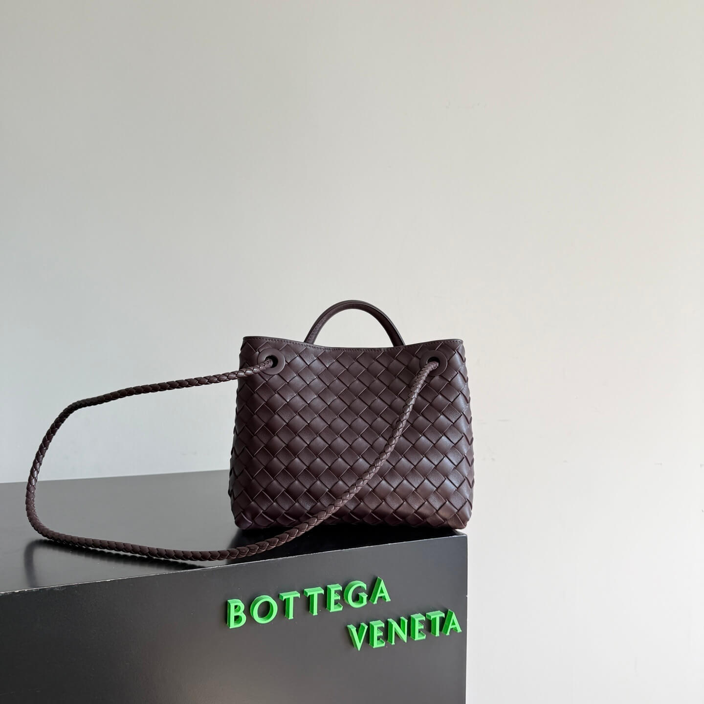 Bottega Veneta Small Andiamo Intrecciato Leather Tote Bag in Barolo with Gold-Tone Knot Detail - Image 7