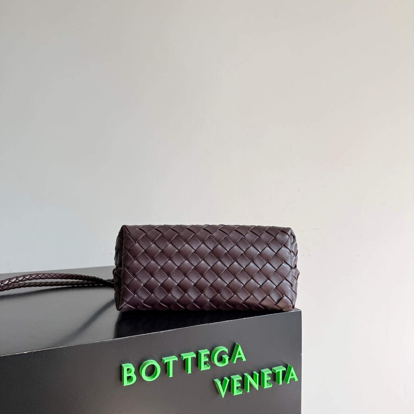 Bottega Veneta Small Andiamo Intrecciato Leather Tote Bag in Barolo with Gold-Tone Knot Detail - Image 6
