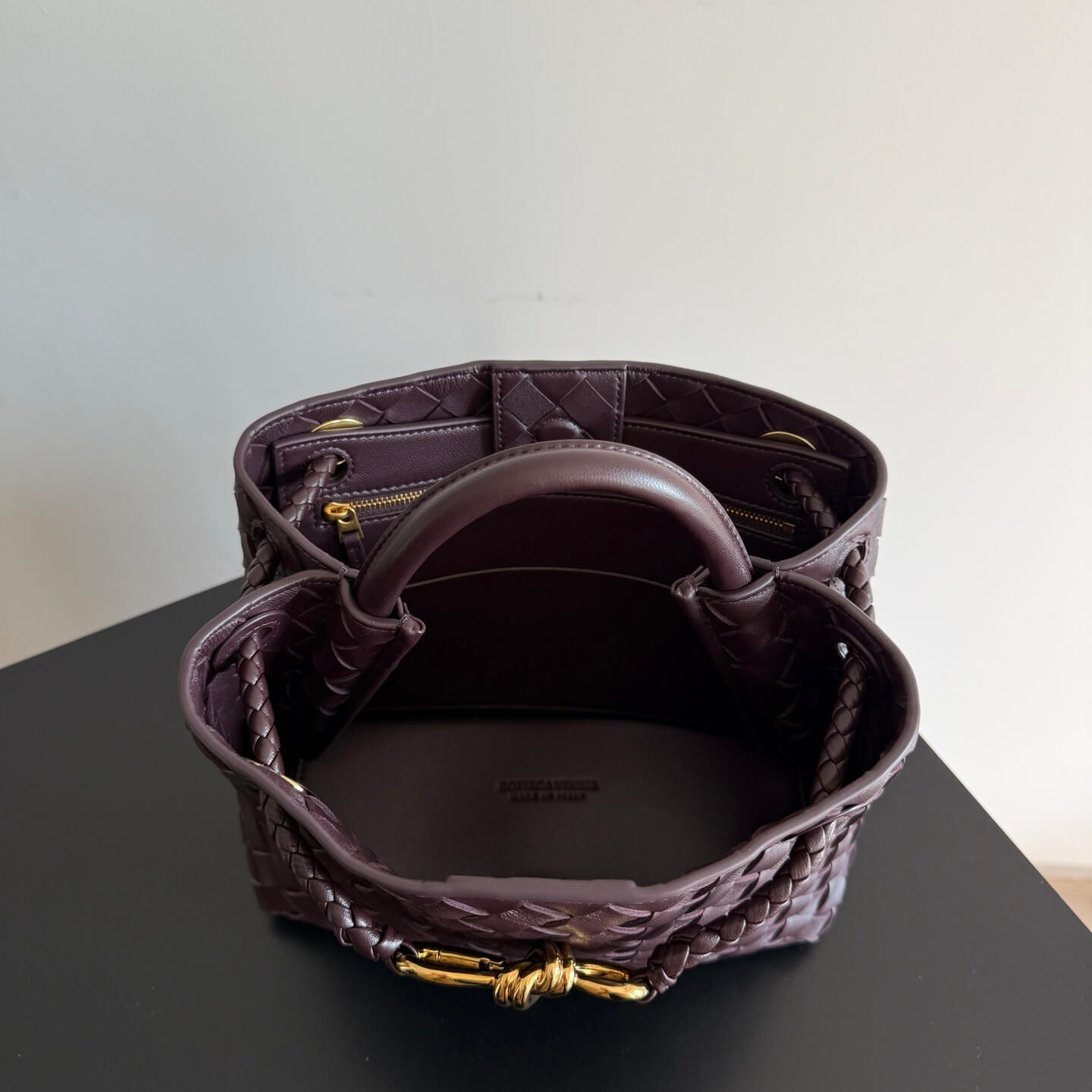 Bottega Veneta Small Andiamo Intrecciato Leather Tote Bag in Barolo with Gold-Tone Knot Detail - Image 2