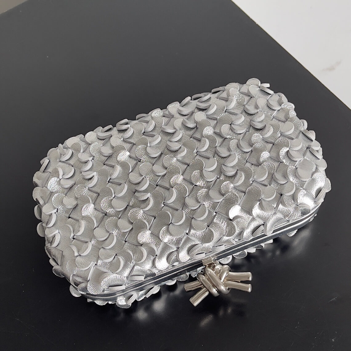 Bottega Veneta Silver Intrecciato Foulard Scaled Leather Knot Minaudière Clutch - Image 5
