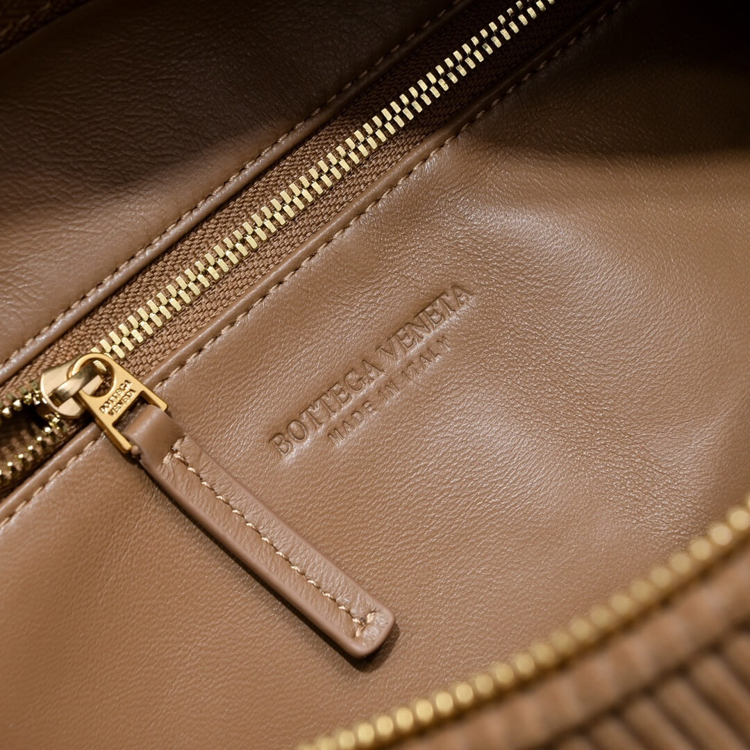 Bottega Veneta Small Jodie Bag in Brown Suede Corduroy with Knotted Handle - Image 4