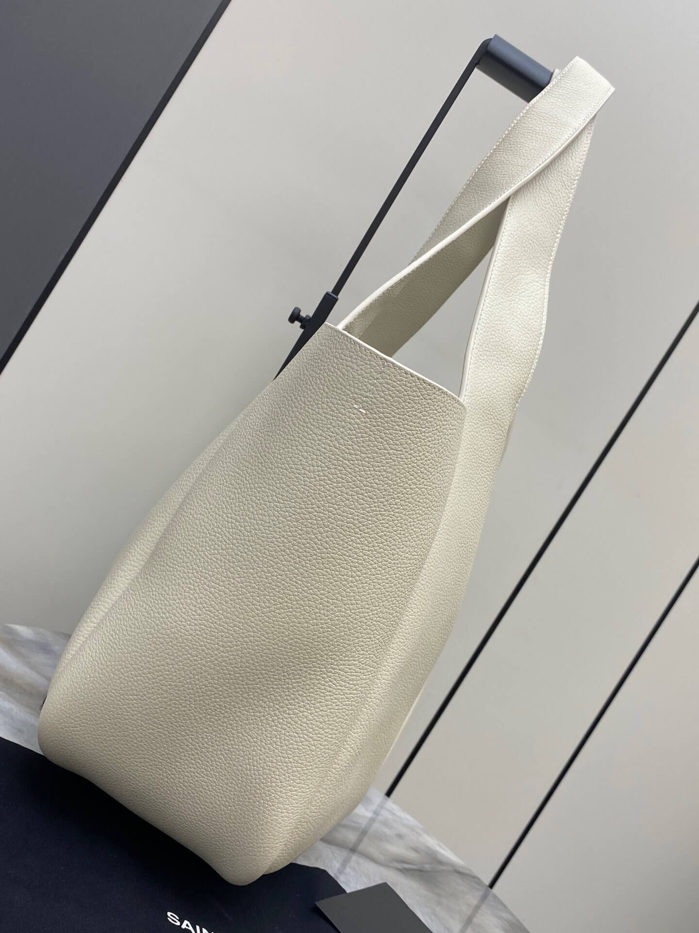 Saint Laurent LE 5 À 7 Large Soft Hobo Bag – Grained Leather in Ivory - Image 7