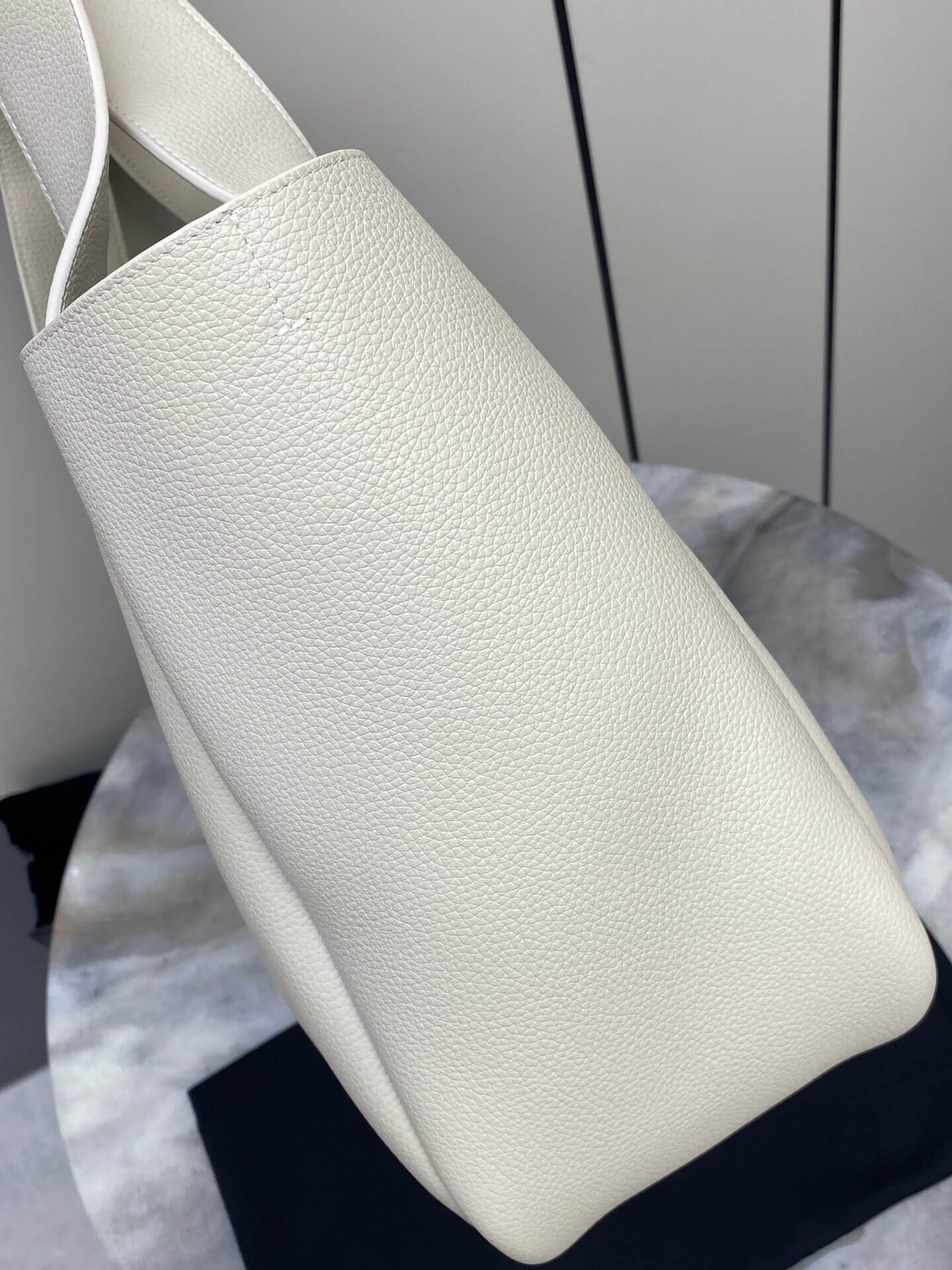 Saint Laurent LE 5 À 7 Large Soft Hobo Bag – Grained Leather in Ivory - Image 5