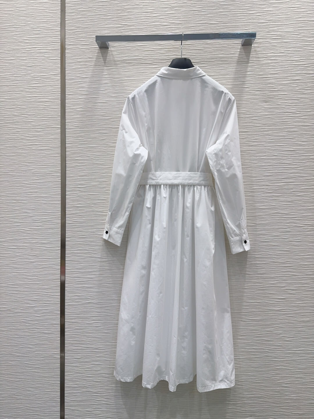 Christian Dior Cotton Poplin Belted Midi Shirt Dress with Bee Embroidery – White - Image 8