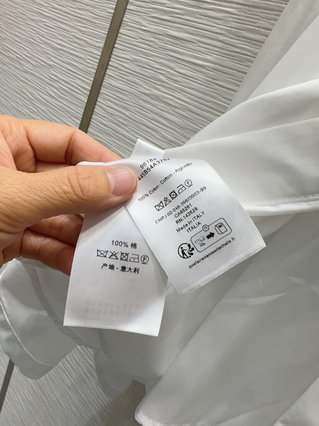 Christian Dior Cotton Poplin Belted Midi Shirt Dress with Bee Embroidery – White - Image 4