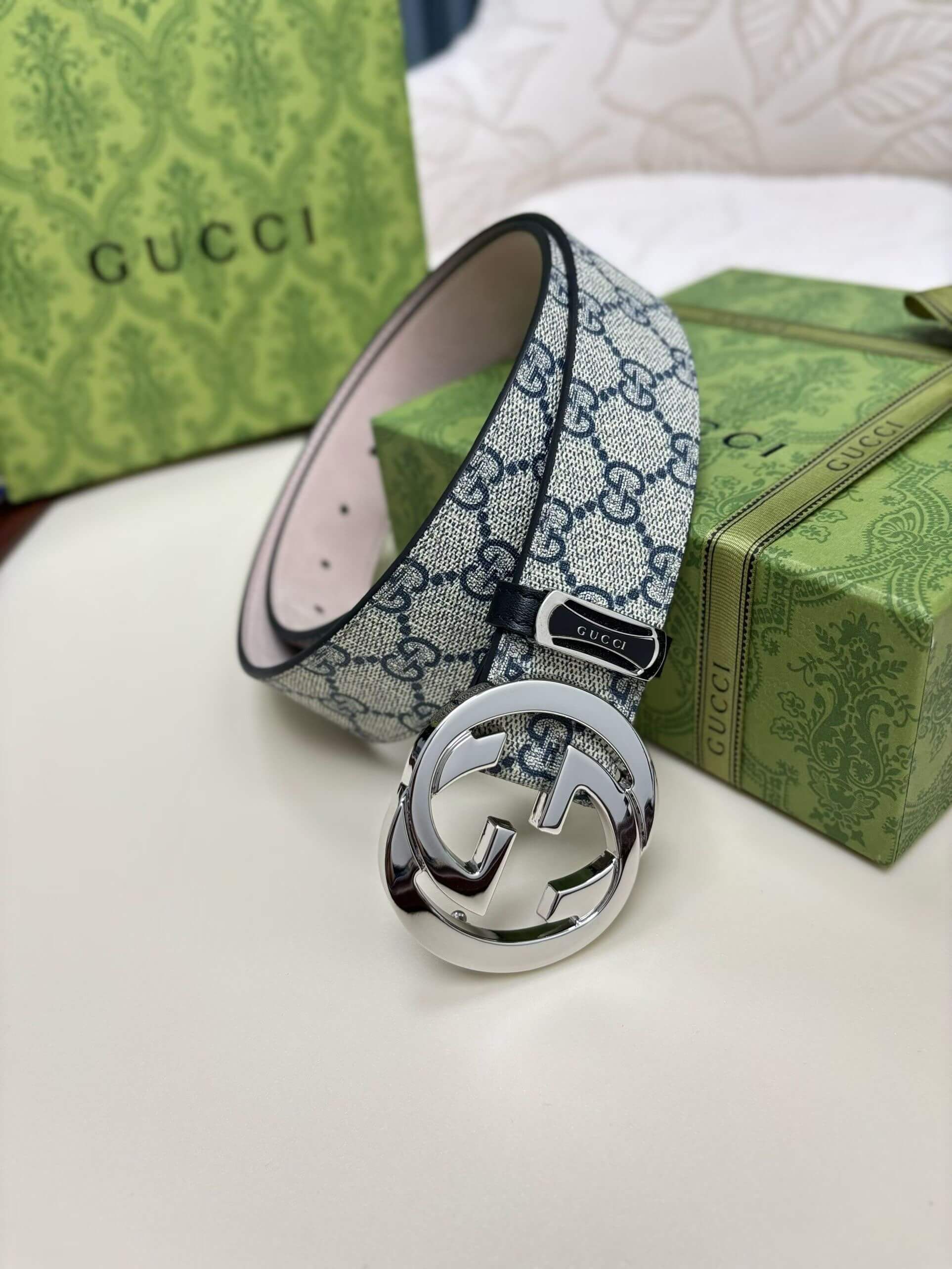 Gucci GG Supreme Canvas Belt in Grey with Black Interlocking G Buckle. - Image 2