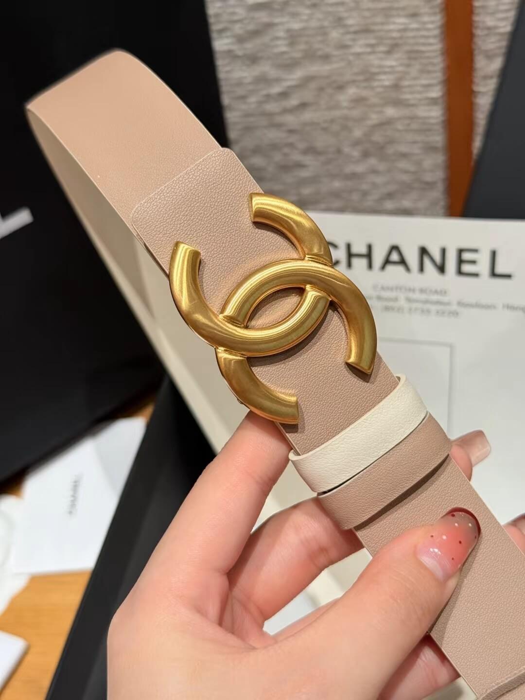 Chanel Beige Calfskin Leather Belt with Gold-Tone CC Buckle and White Contrast Keeper. - Image 5