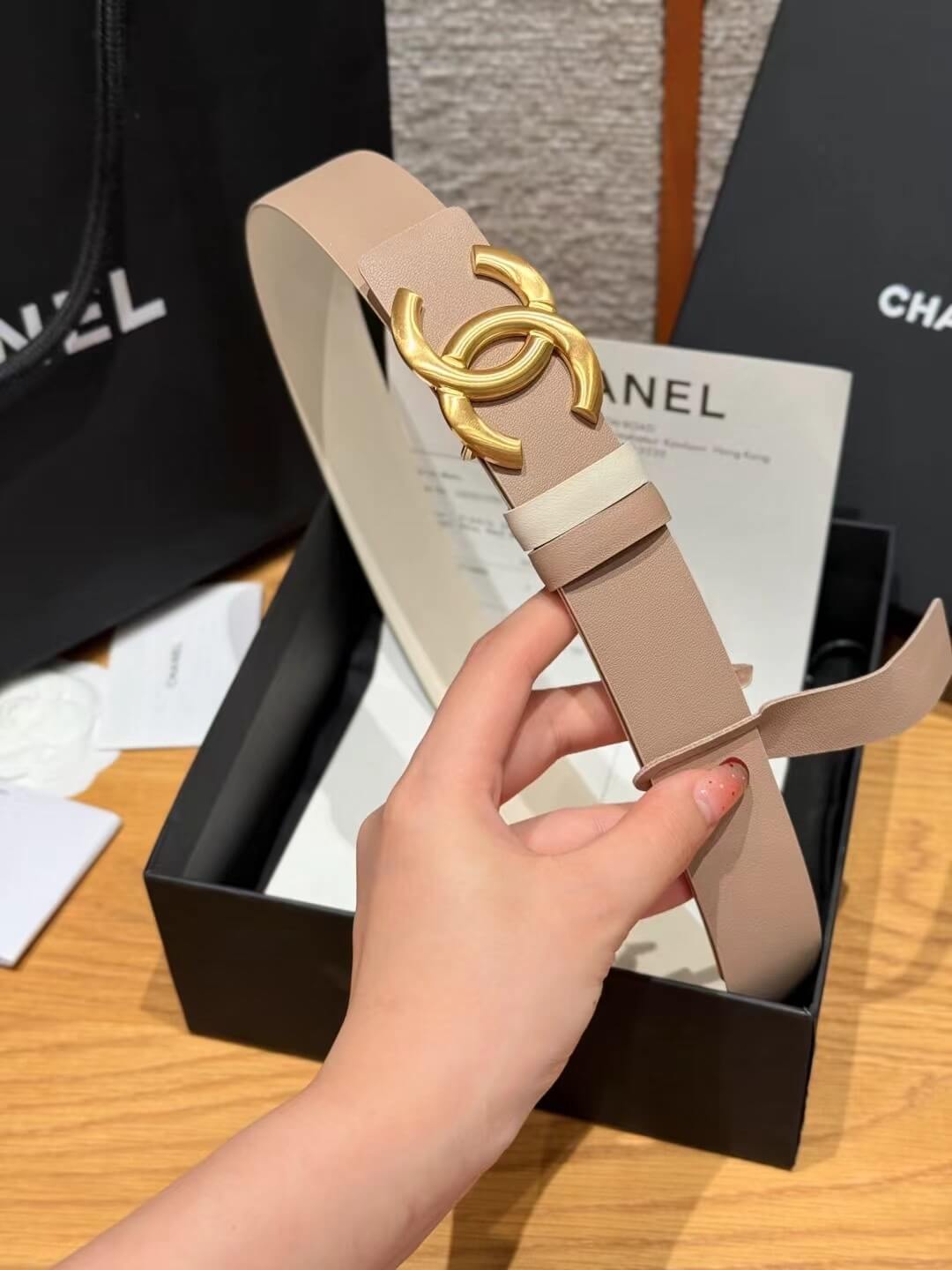 Chanel Beige Calfskin Leather Belt with Gold-Tone CC Buckle and White Contrast Keeper. - Image 7